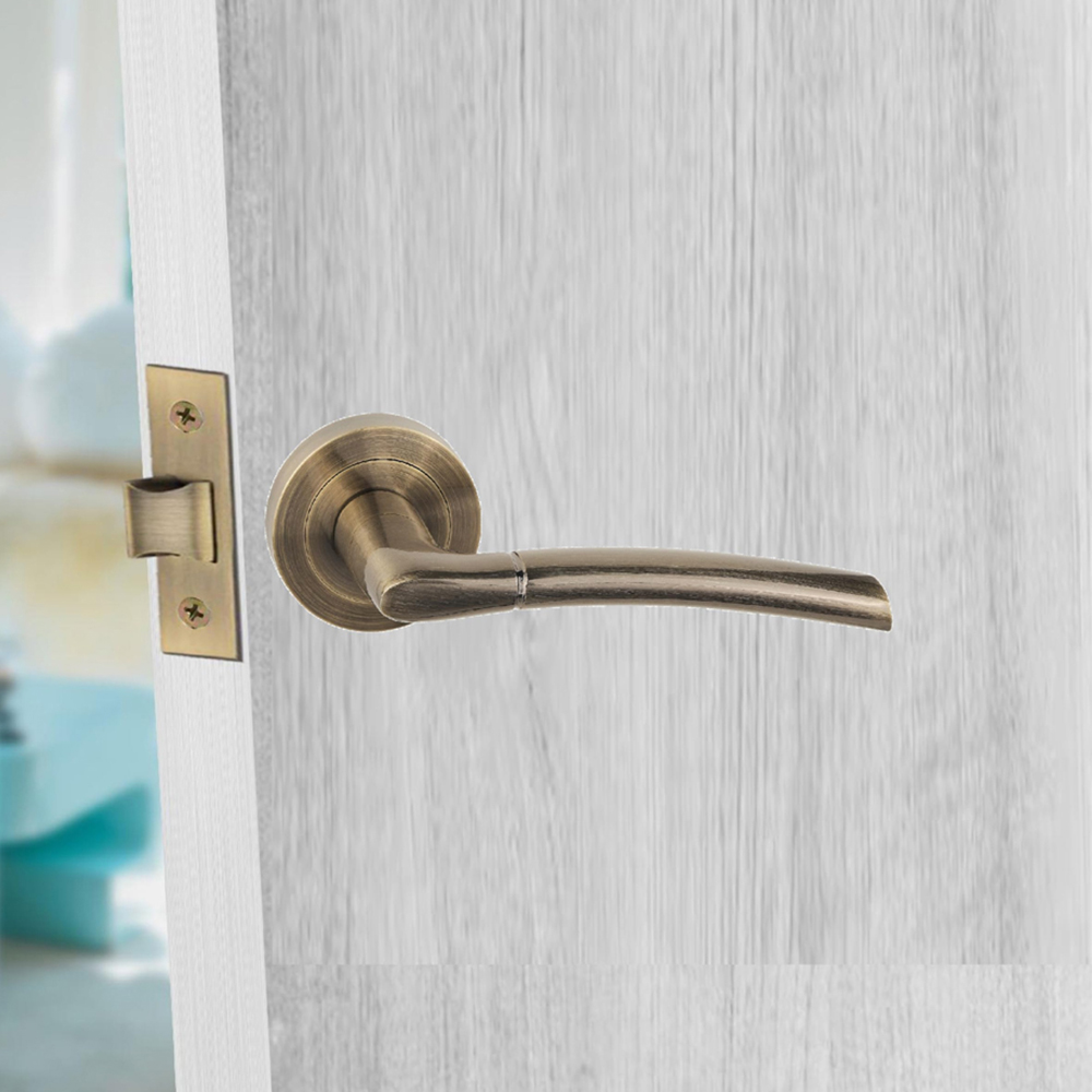 Golden Grace Indiana Antique Brass Door Handle Pair with Spindle and Fixing Image 2