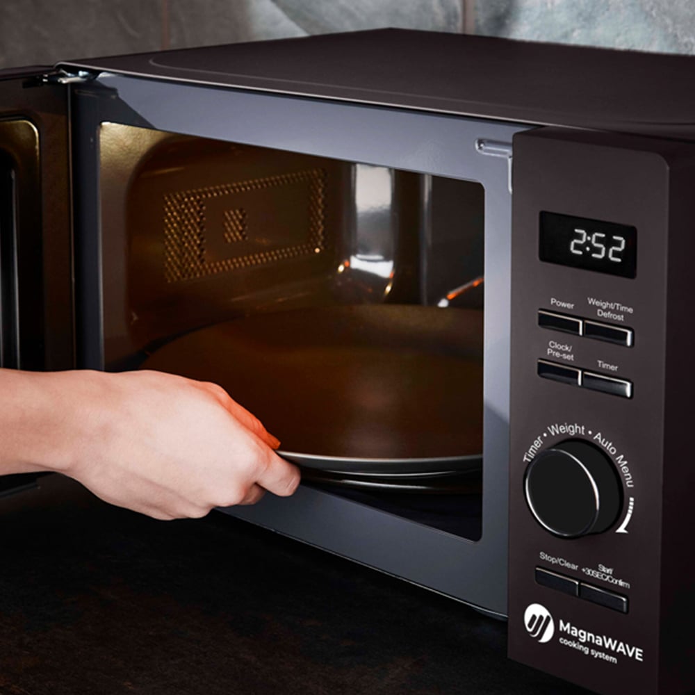 Tower Renaissance EEJB176 Black 20L Microwave with 4 Slice Toaster and 1.7L Kettle Set Image 6