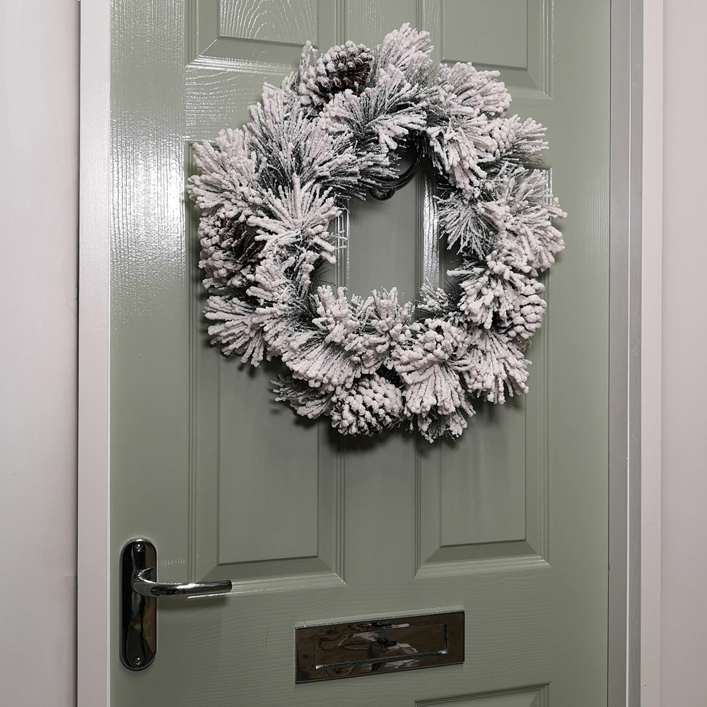 Premier Snow Flocked Wreath 50cm with Acorns Image 5