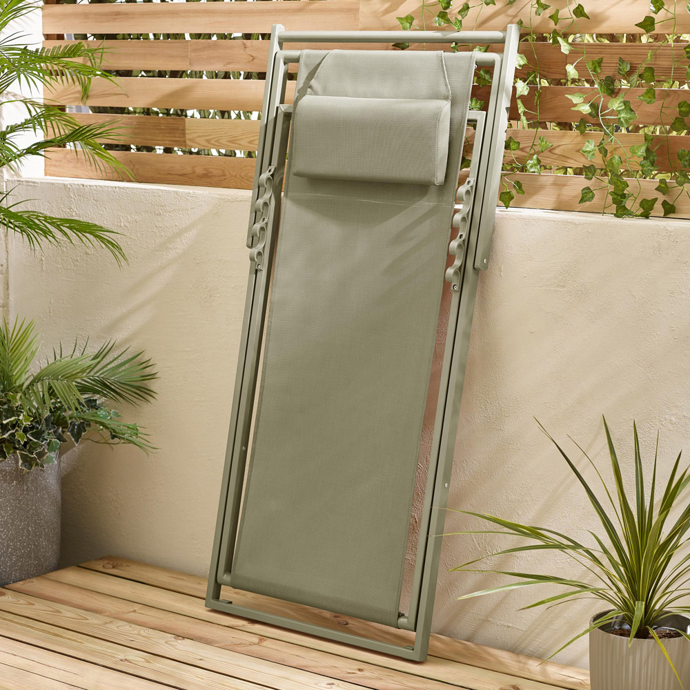 Furniturebox Cannes Set of 2 Green Metal And Textilene Deck Chair Image 6