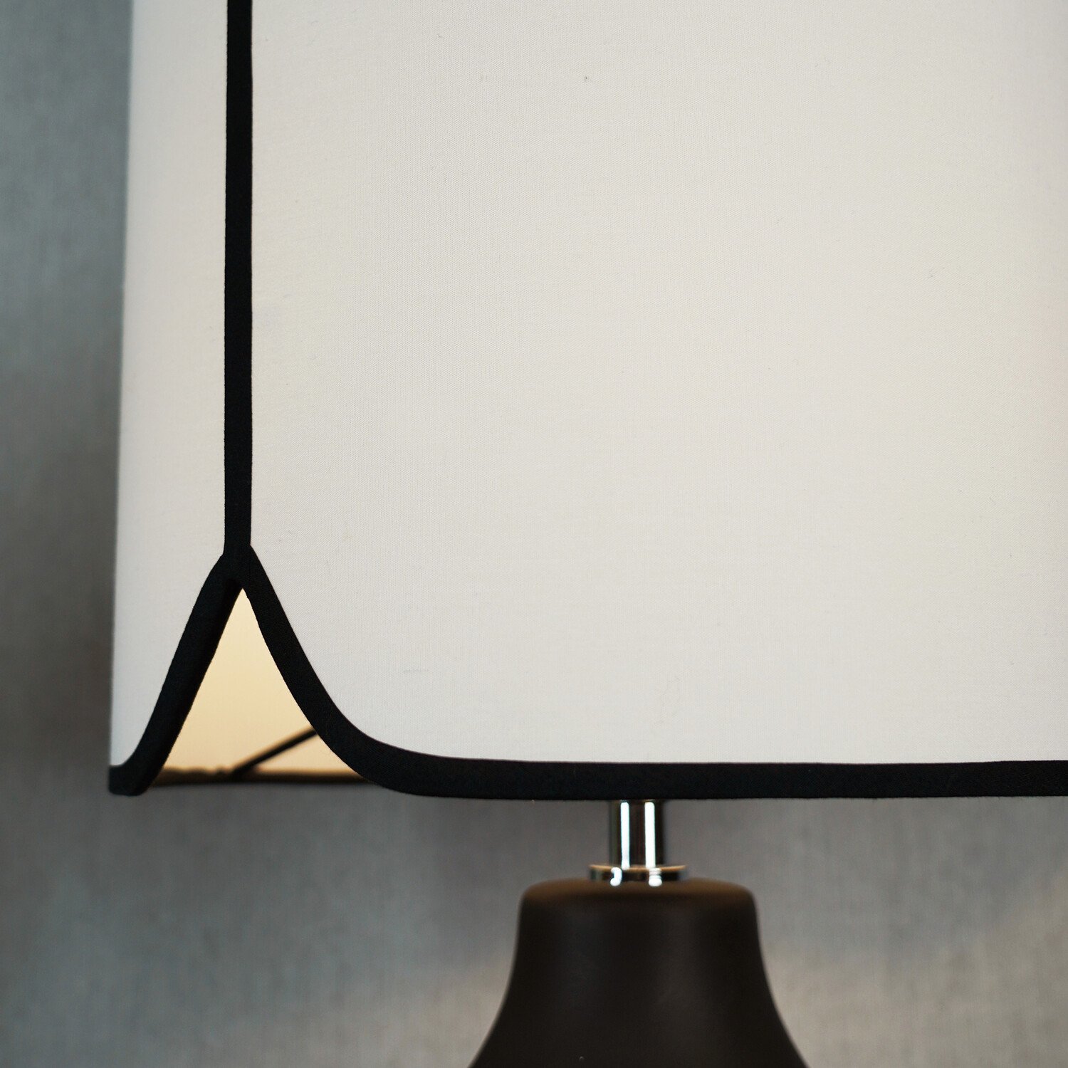 Uma Lamp Black Image 3