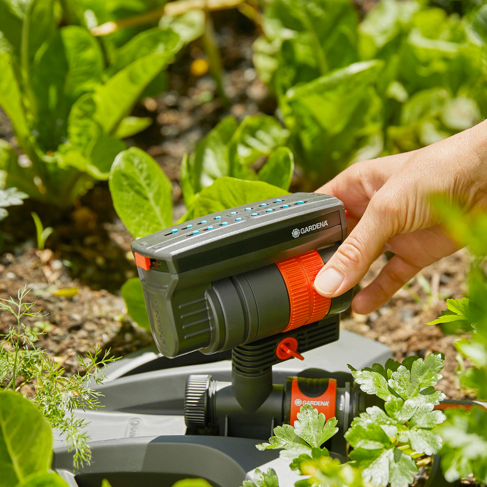 Gardena AquaZoom Compact Oscillating Sprinkler with Free Connector Image 5