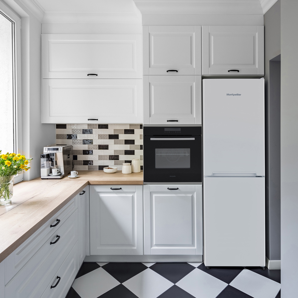 Montpellier MLF1770EW White Low Frost 277L Fridge Freezer Image 2