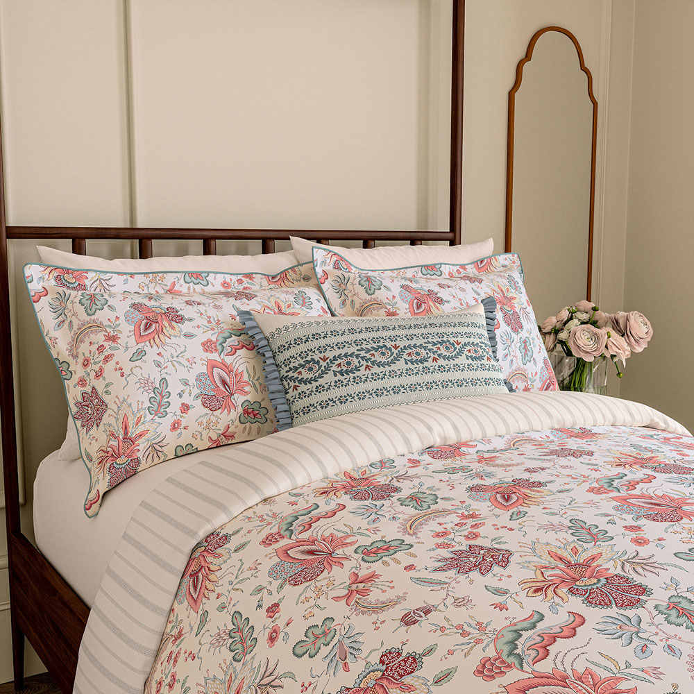 V&A Chintz Reverie Super King Size Red and Teal Duvet Set Image 4