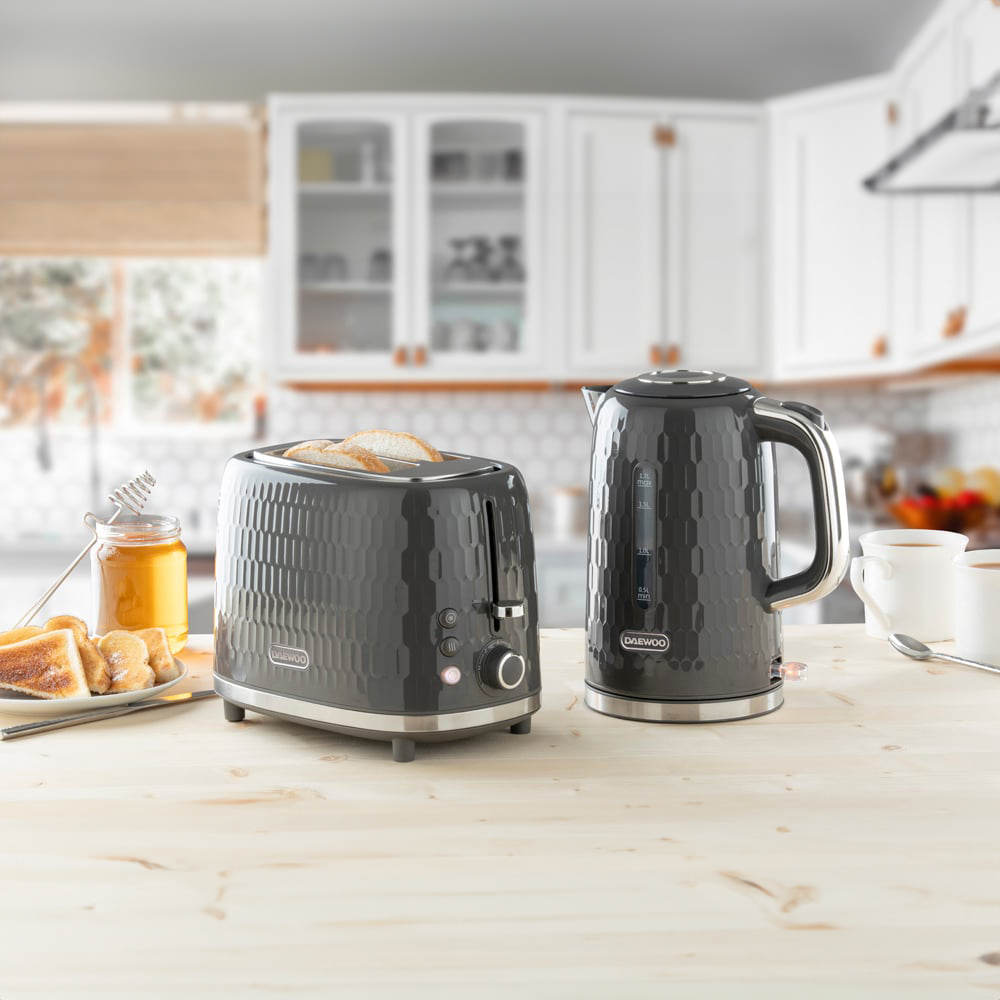 Daewoo Honeycomb Grey 2 Slice Toaster Image 4