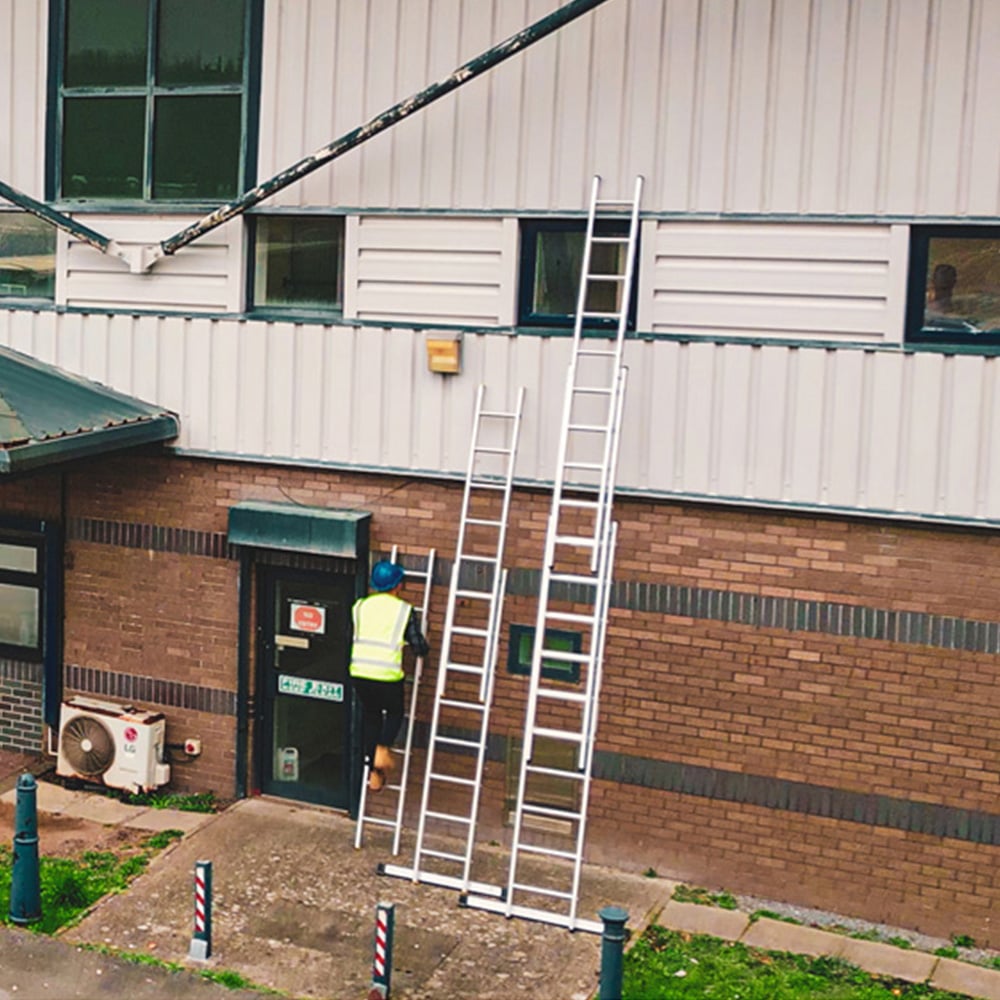 Lyte Ladders & Towers EN-131-2 Single Section 7 Rung Ladder Image 2