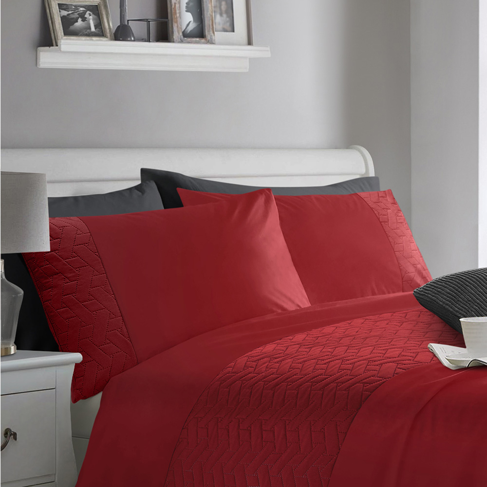 Velosso King Size Red Quilted Geo Duvet Set Image 2