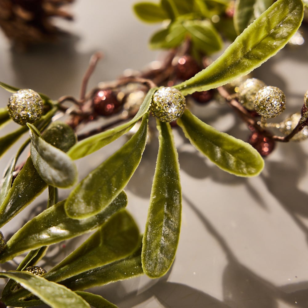 Dibor Mistletoe Leaves Artificial LED Christmas Garland with Copper Berries 160cm Image 4