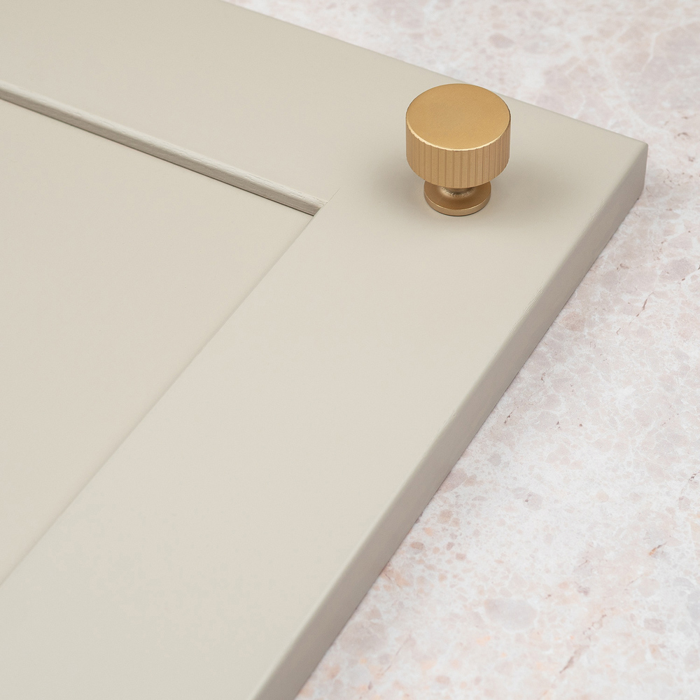 Handle & Home Brushed Brass Reeded Knob 28mm Image 3