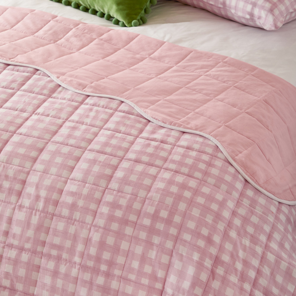 Furn Pink Scallop Quilted Bedspread 150 x 200cm Image 6