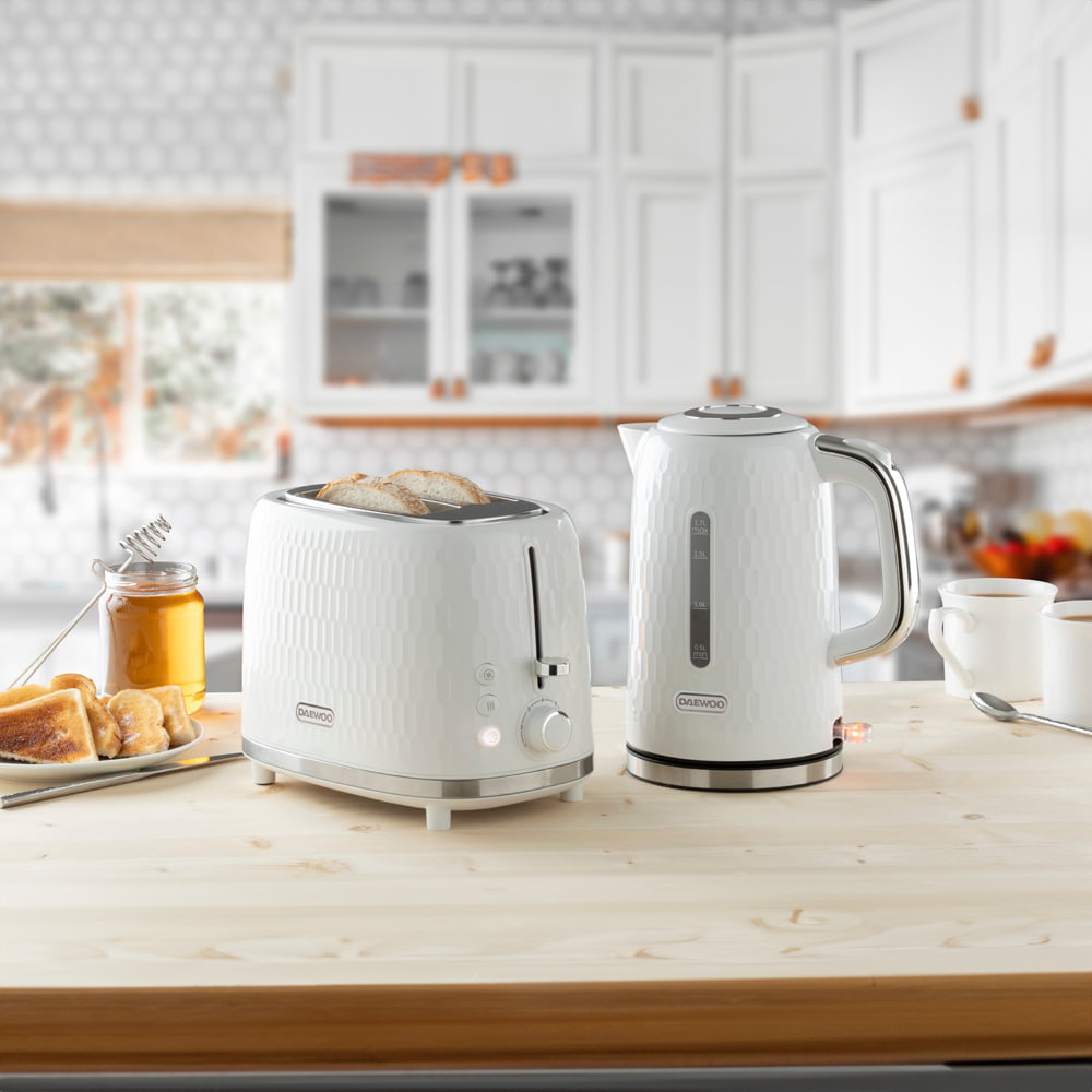 Daewoo Honeycomb White 2 Slice Toaster Image 4