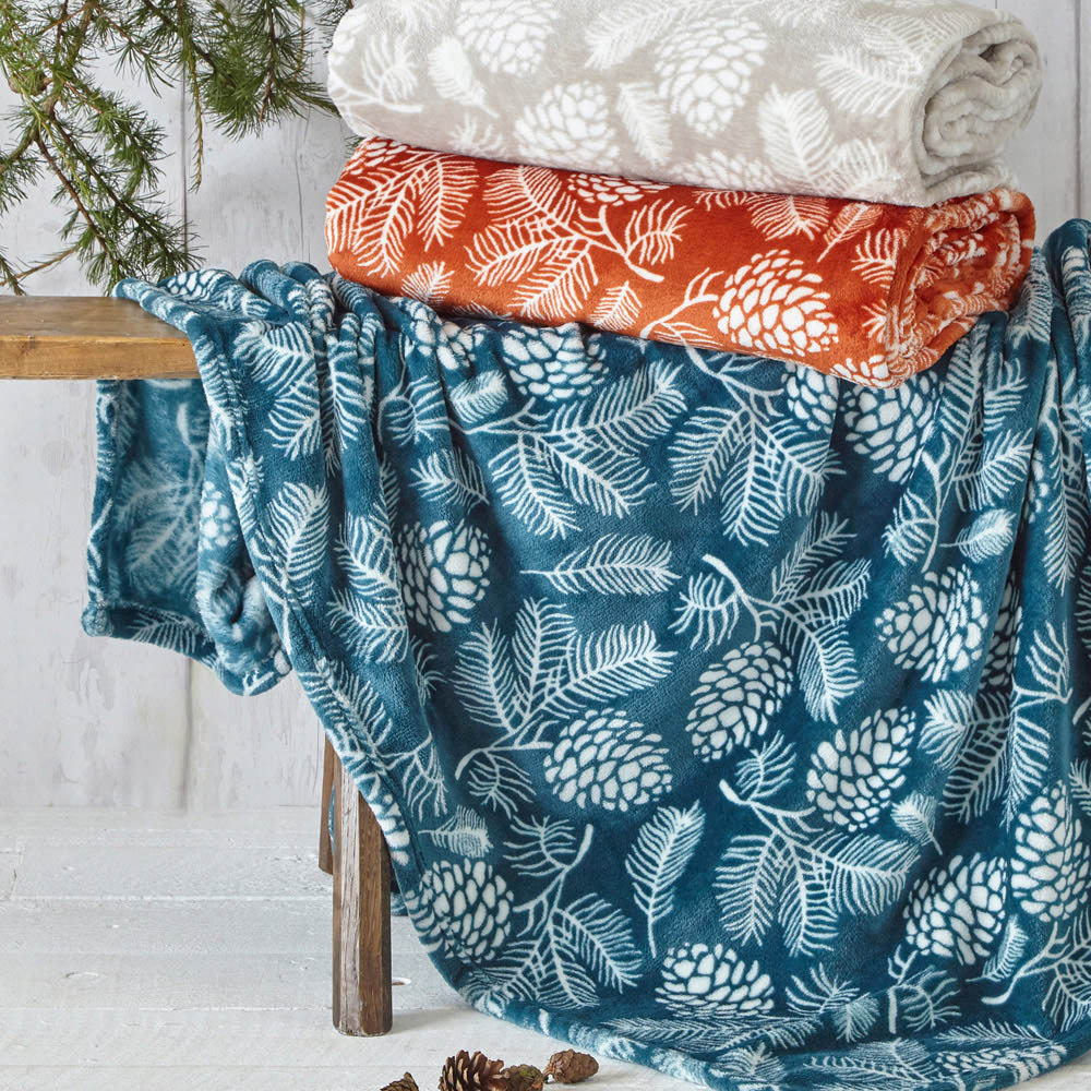 furn. Irwin Stone Woodland Fleece Throw 140 x 180cm Image 3