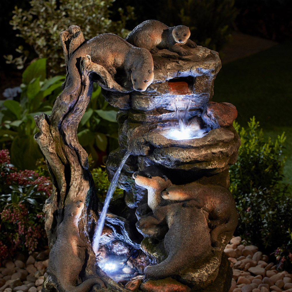 Garden Gear Otter Family Water Feature Image 3