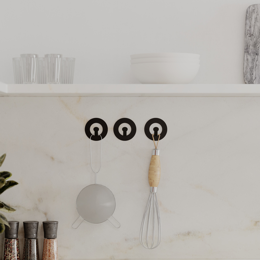 Decortie Kaly Round Backplate Design Black Metal Hanger 3 Pack Image 4