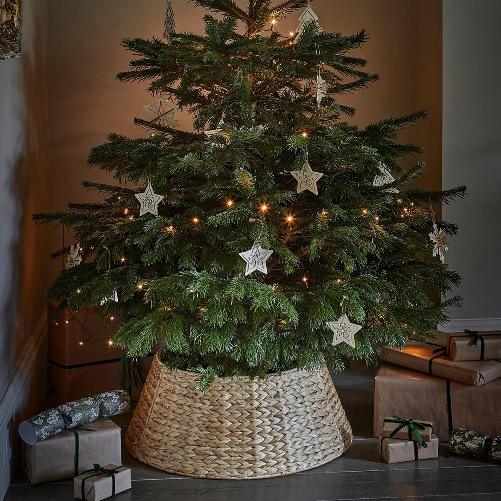Ivyline Water Hyacinth Foldable Round Christmas Tree Skirt 62cm Image 2