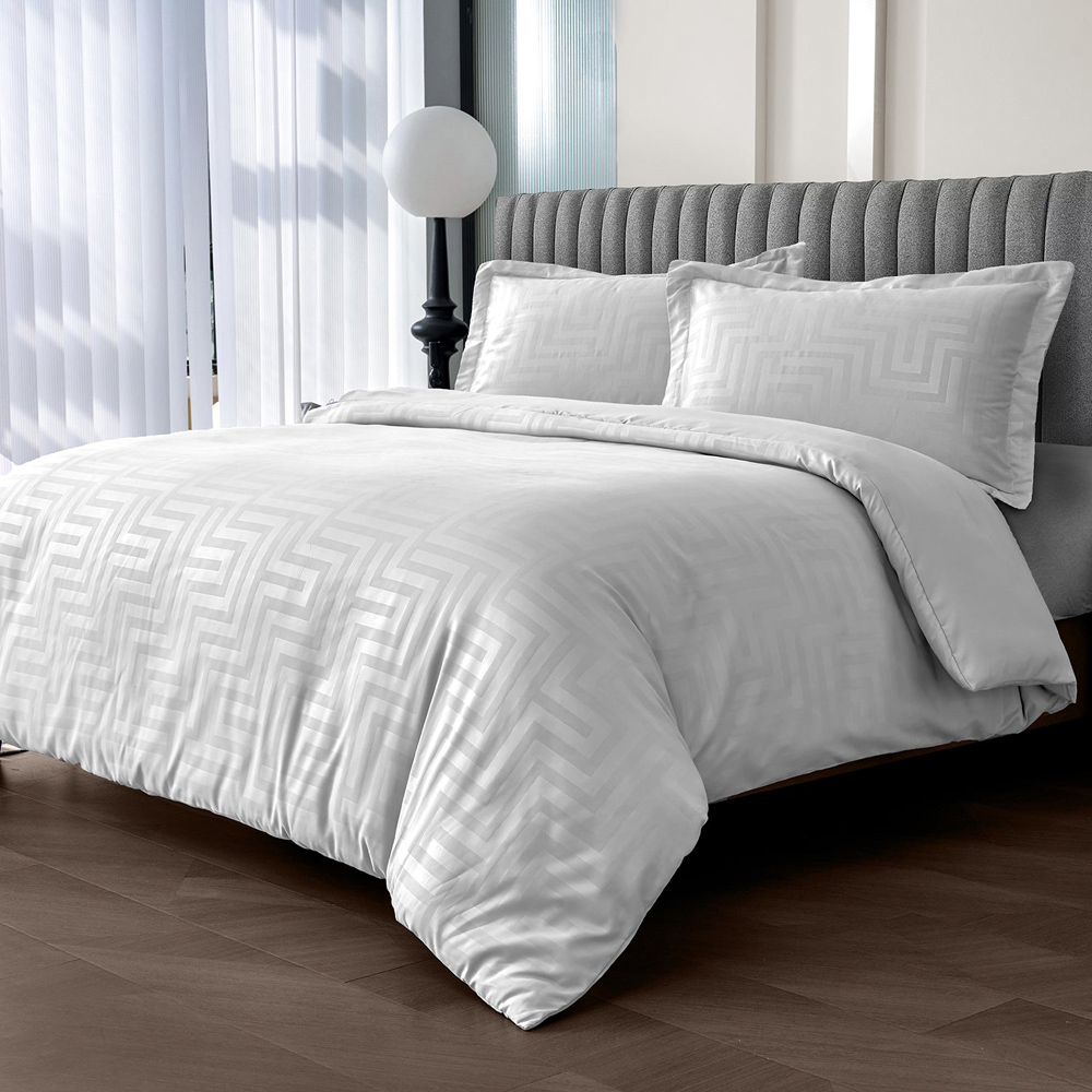 Velosso Larson Double White Stripe Duvet Set Image