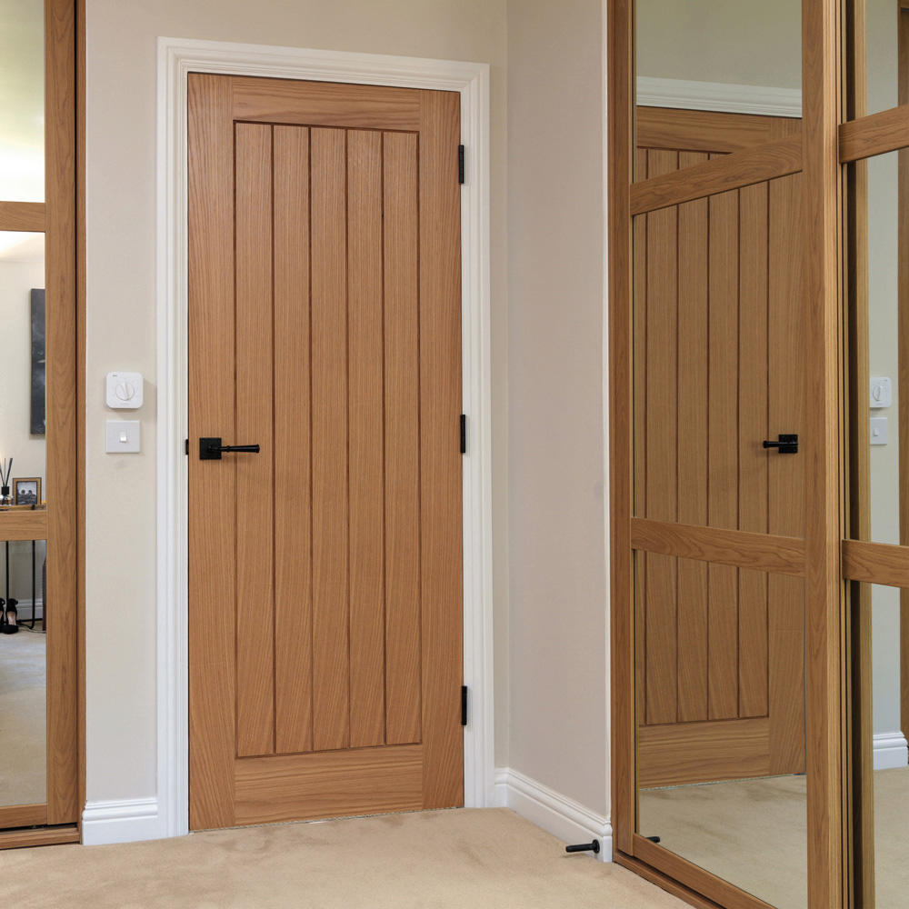 JB Kind Thames Oak Veneered Finished Internal Door 1981 x 762mm Image 2