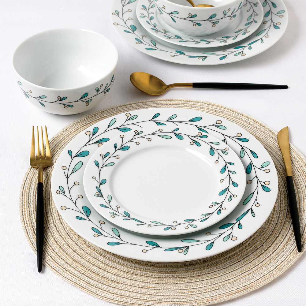 Waterside Mistletoe 12 Piece Dinner Set Image 2
