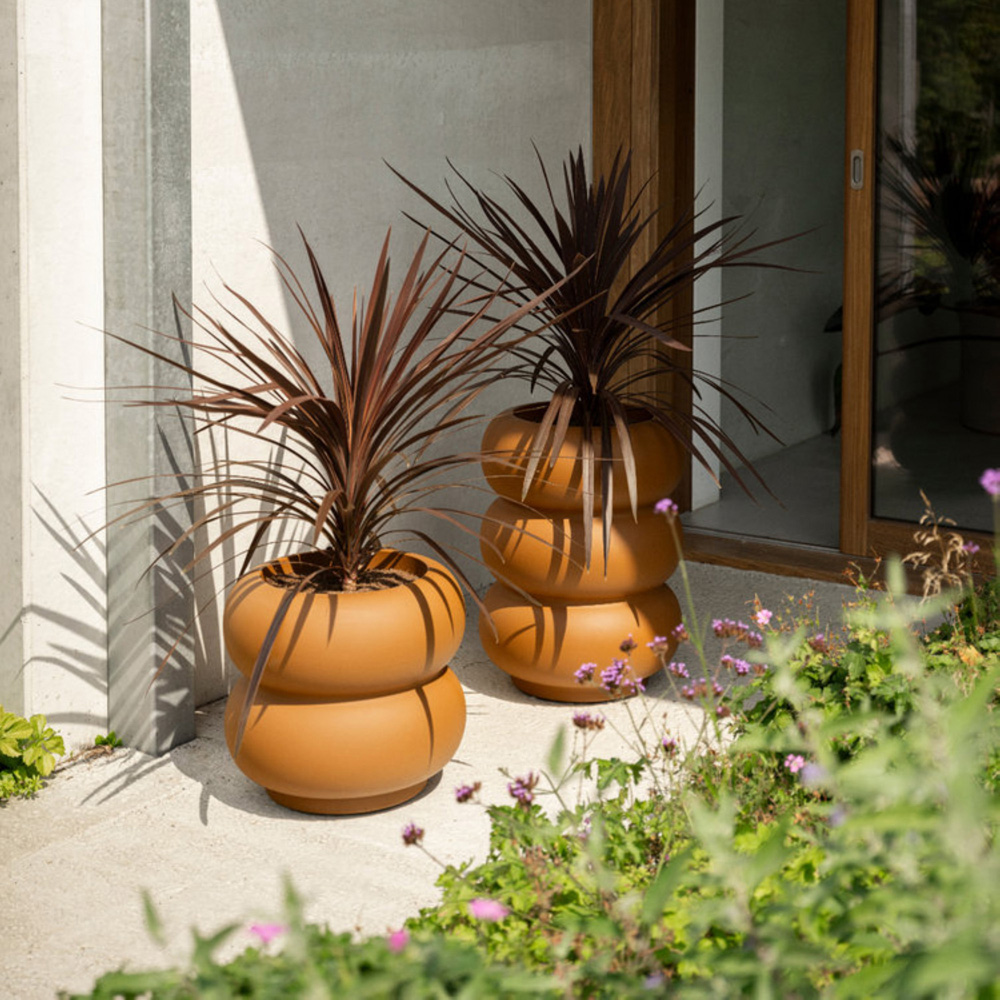 elho Amber Caramel Roll High Plastic Plant Pot 43cm Image 2