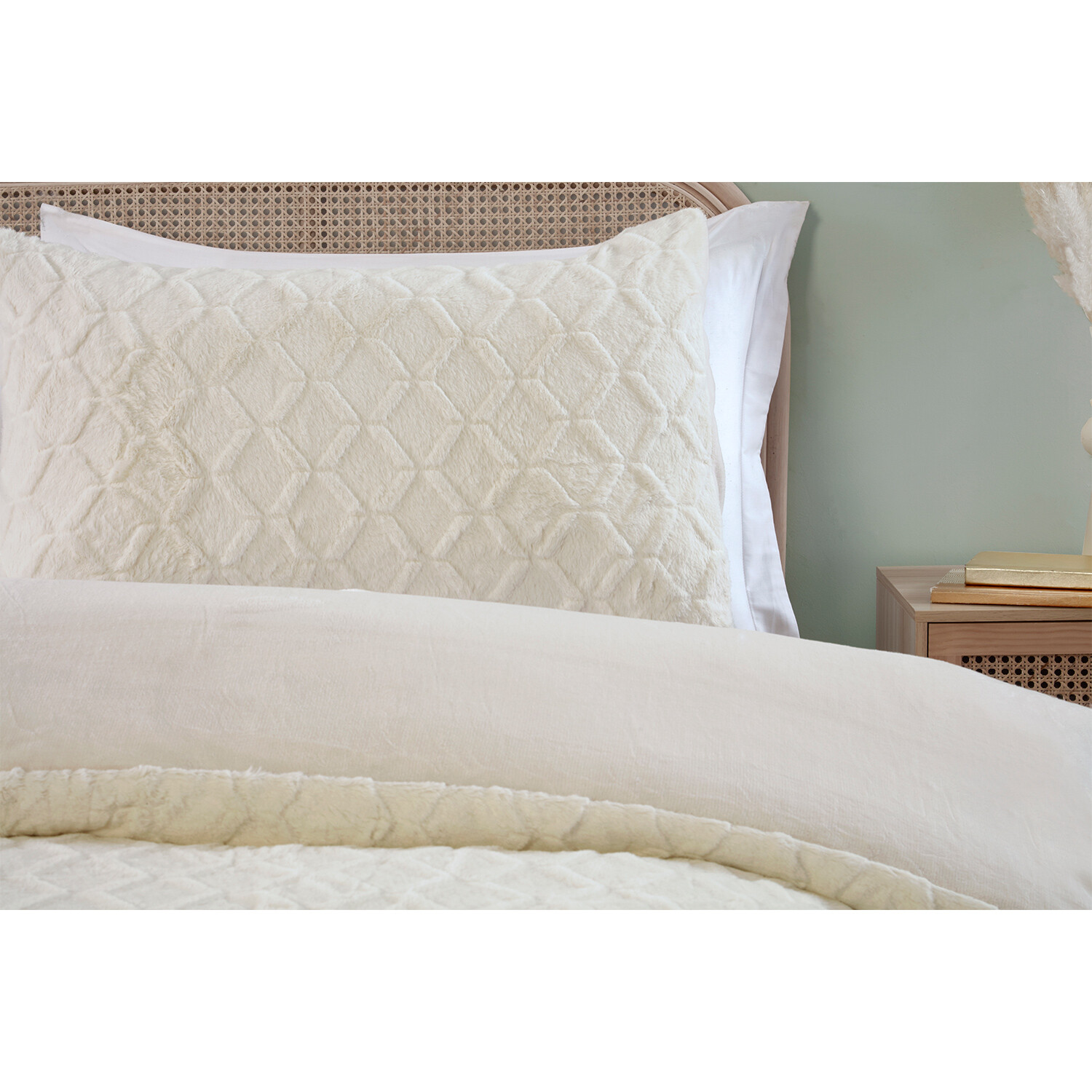 Geo Faux Fur Duvet Set - White / King Image 3