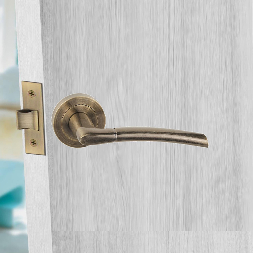 Golden Grace Indiana Antique Brass Door Handle Pair with Spindle and Fixing 6 Pack Image 2