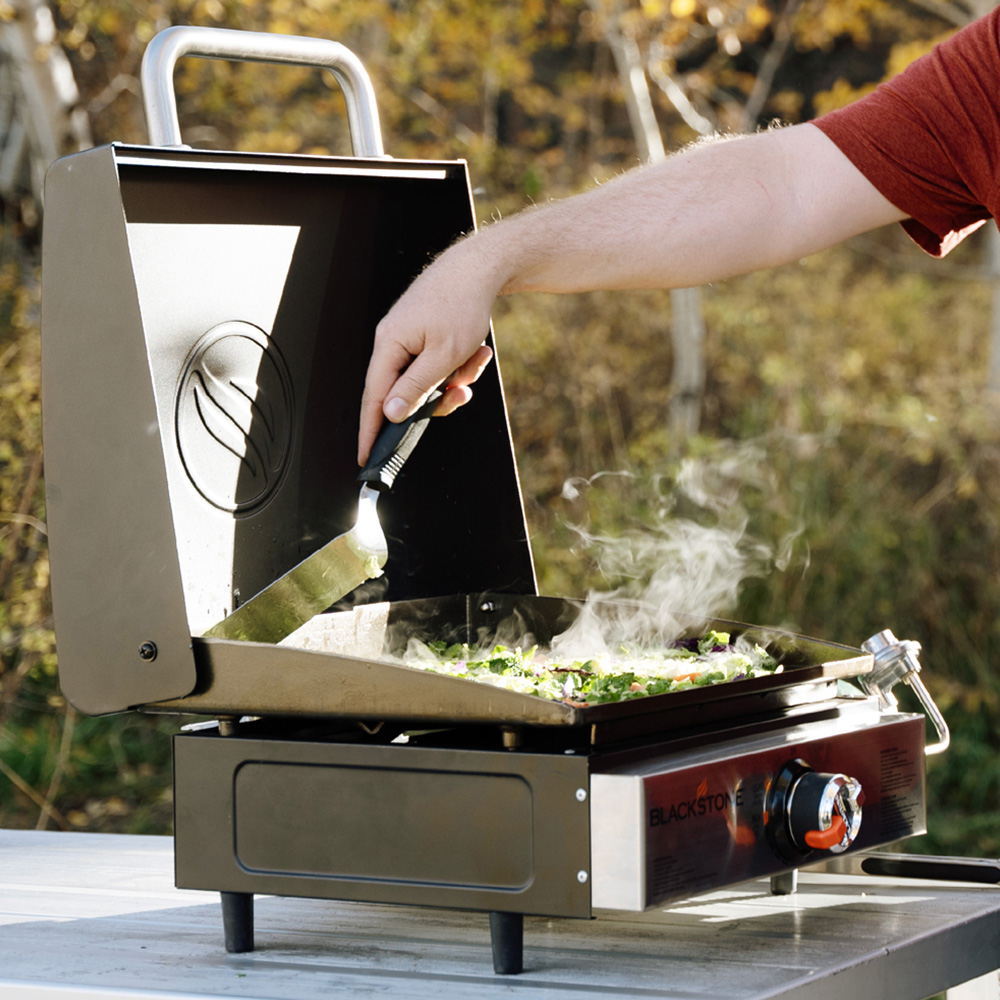 Blackstone 257-2143EU Tabletop Griddle with Hood 17 inch Image 2