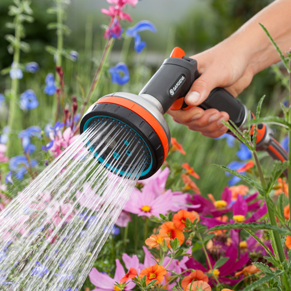 Gardena Metal Multi Sprayer with 5 Spray Patterns Image 3