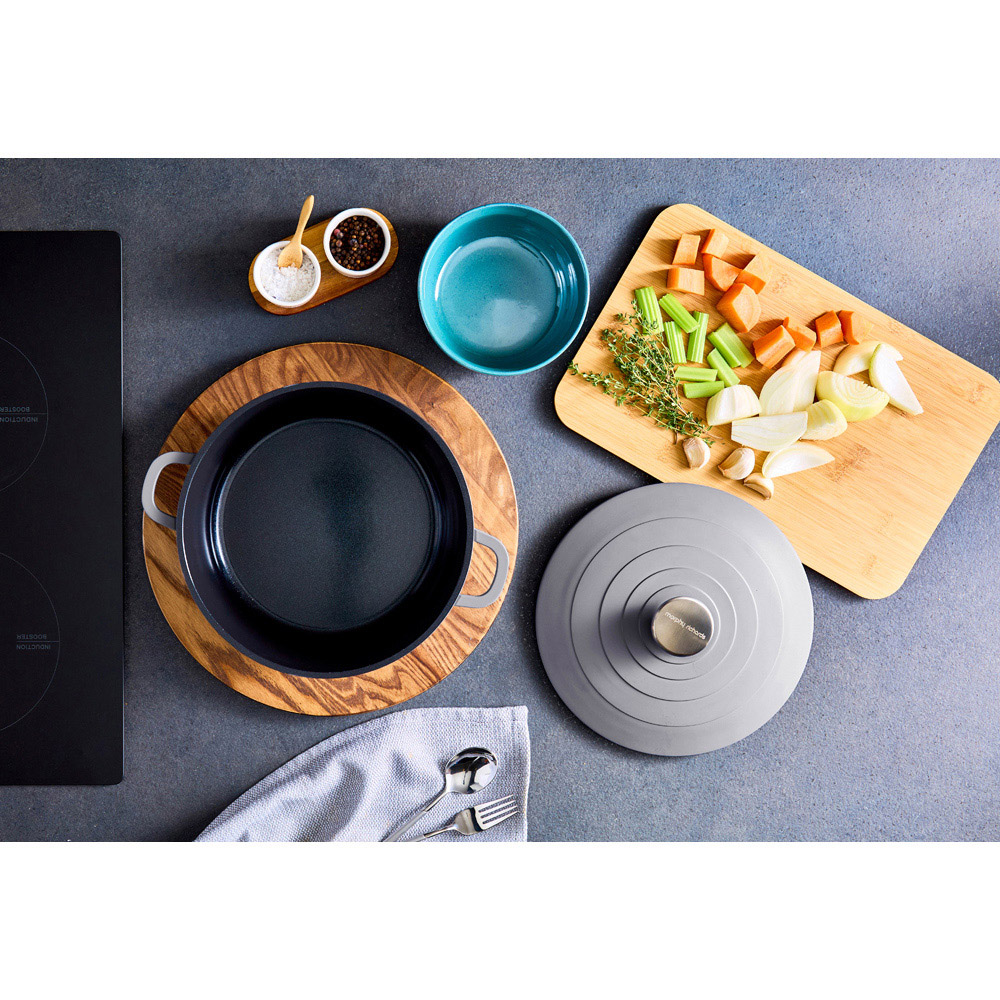 Morphy Richards 24cm 4.1L Grey Cast Aluminium Casserole Dish Image 9