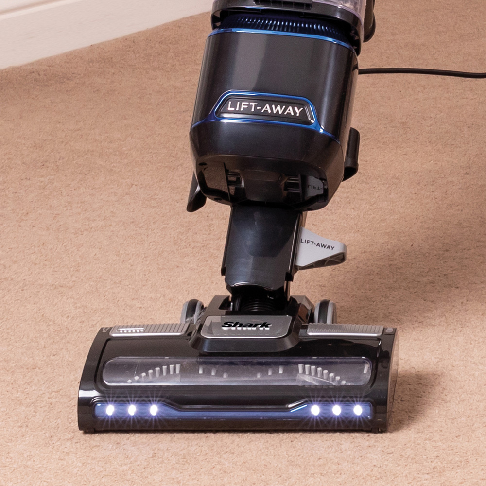 Shark NV602UK Black Lift Away Upright Vacuum Cleaner 750W Image 3