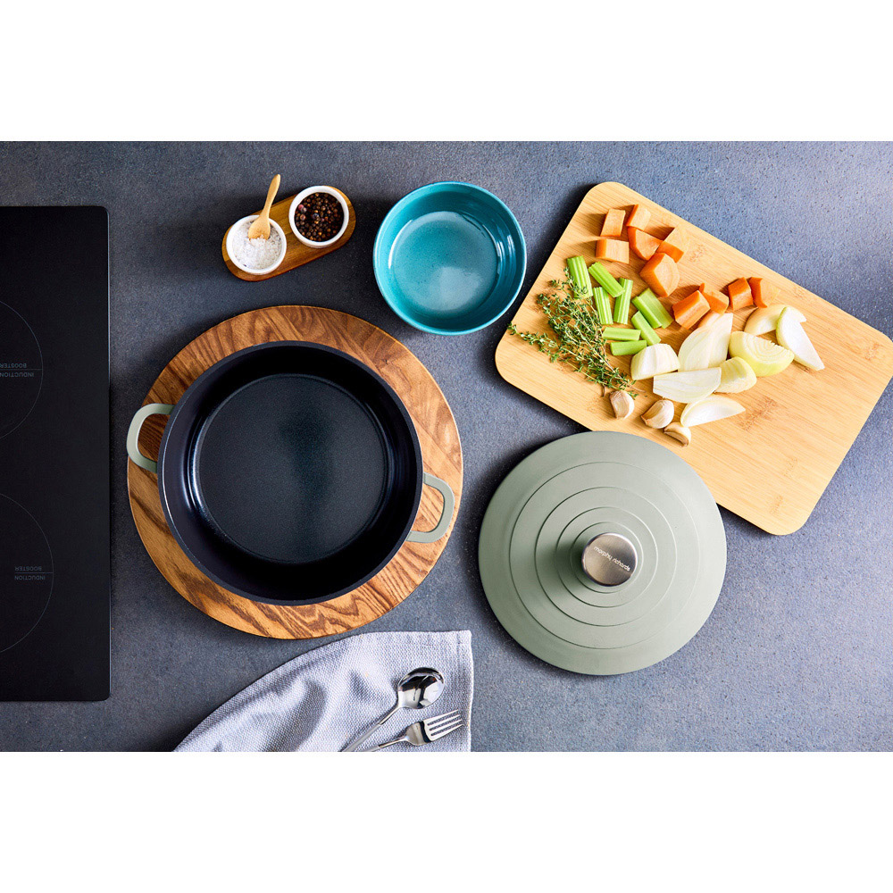 Morphy Richards 24cm 4.1L Green Cast Aluminium Casserole Dish Image 9