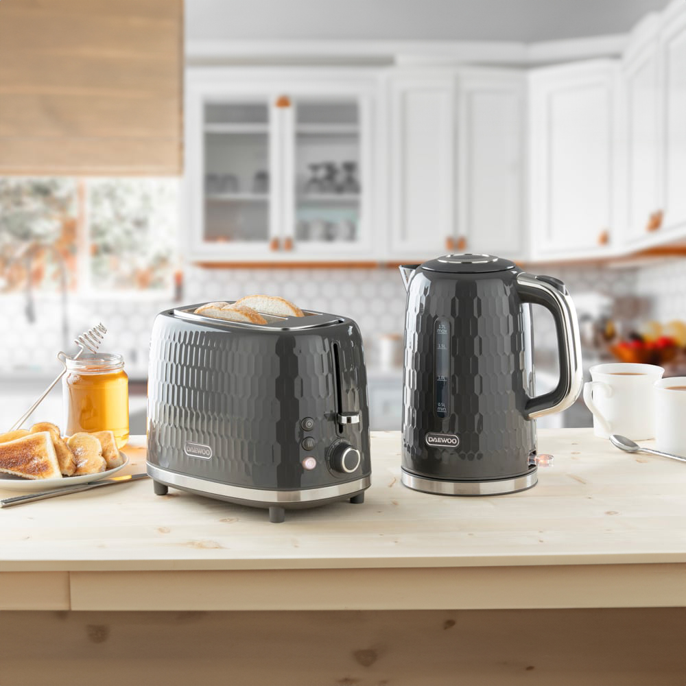 Daewoo Honeycomb Grey 1.7L Jug Kettle Image 4