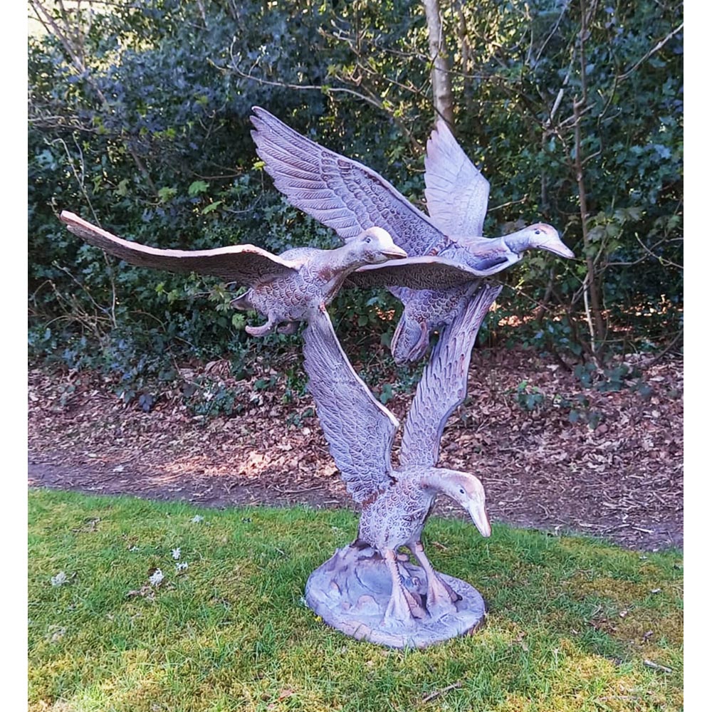 Inspirational Gifting 3 Piece Flying Ducks Cast Aluminium Garden Ornament Set Image 7