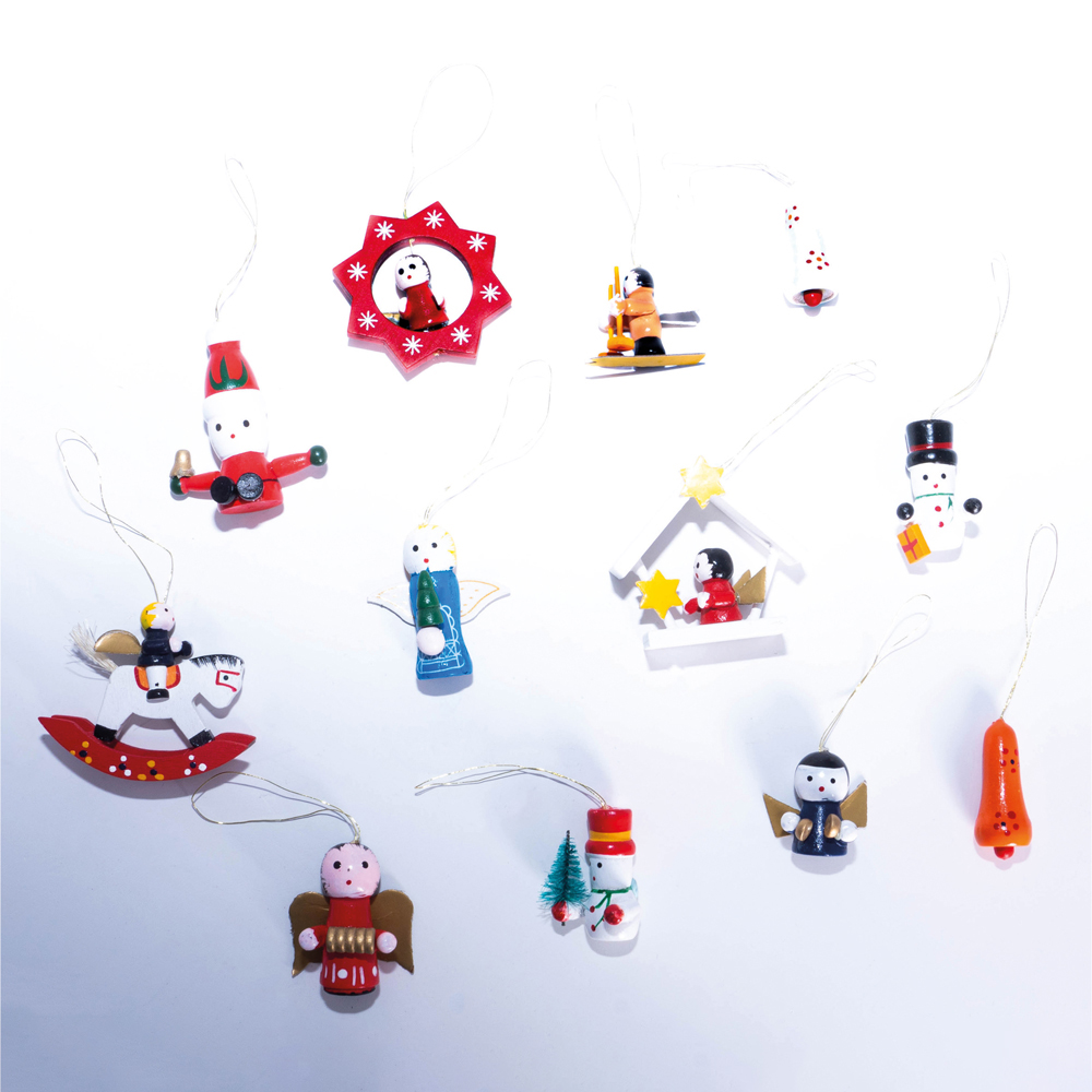 St Helens Assorted Wooden Hanging Decorations 12 Pack Image 4