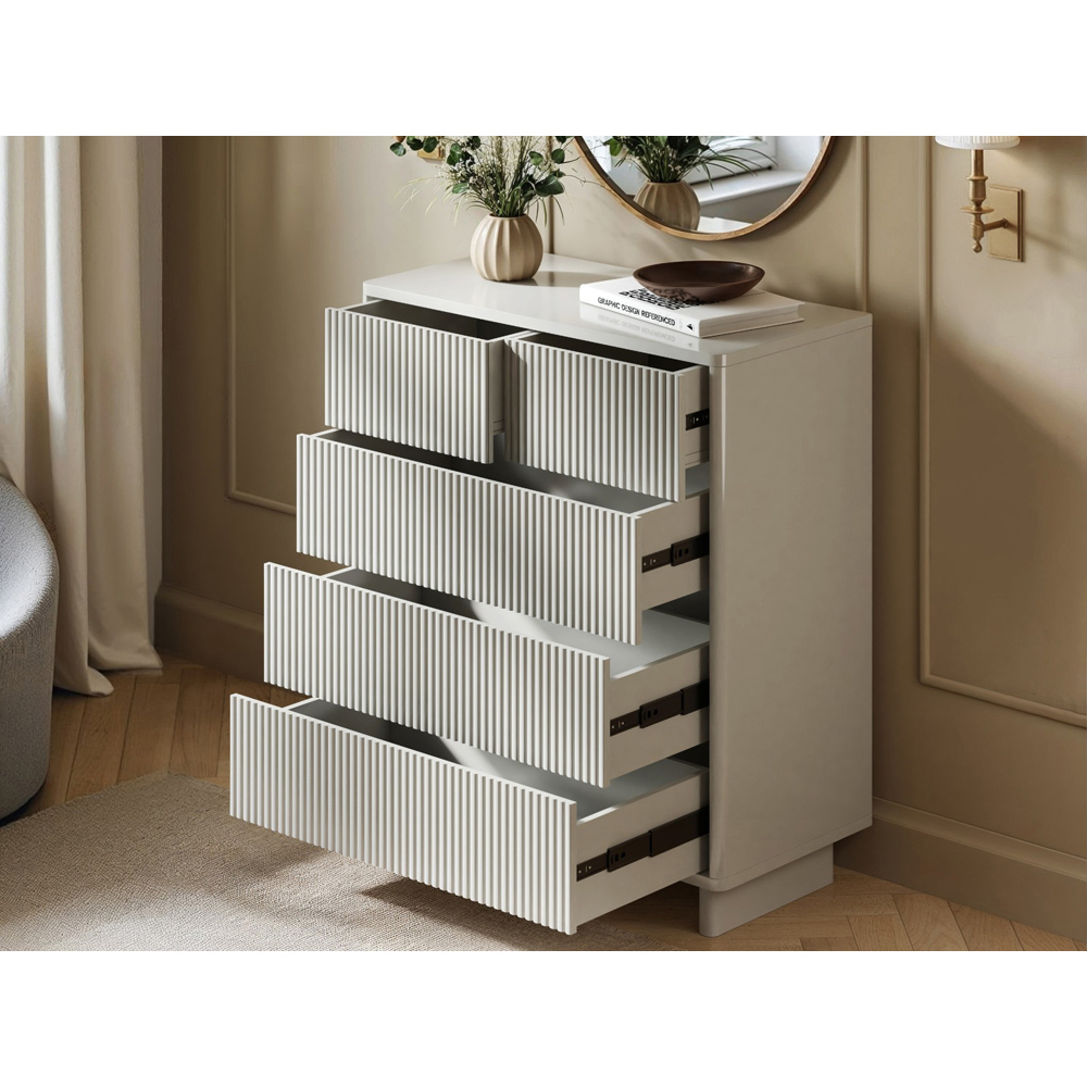 SOLACE+CO Velmor 5 Drawer White Ribbed Chest of Drawers Image 6