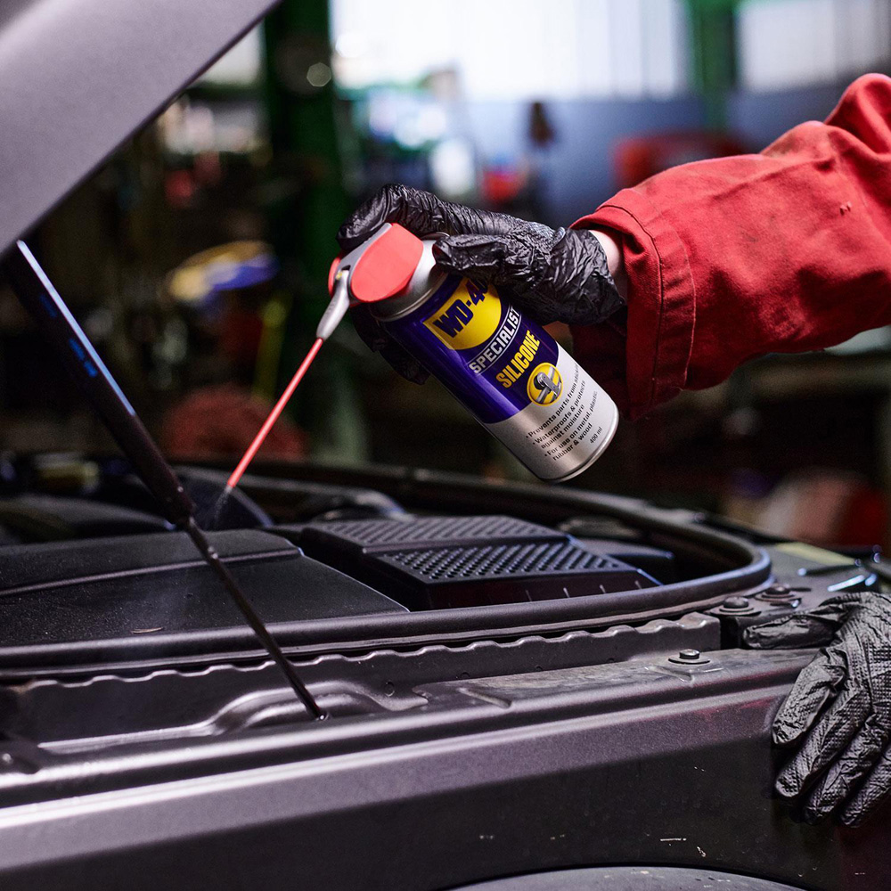 WD-40 Multi-Use Lubricant 450ml with Specialist Silicone 400ml Image 5