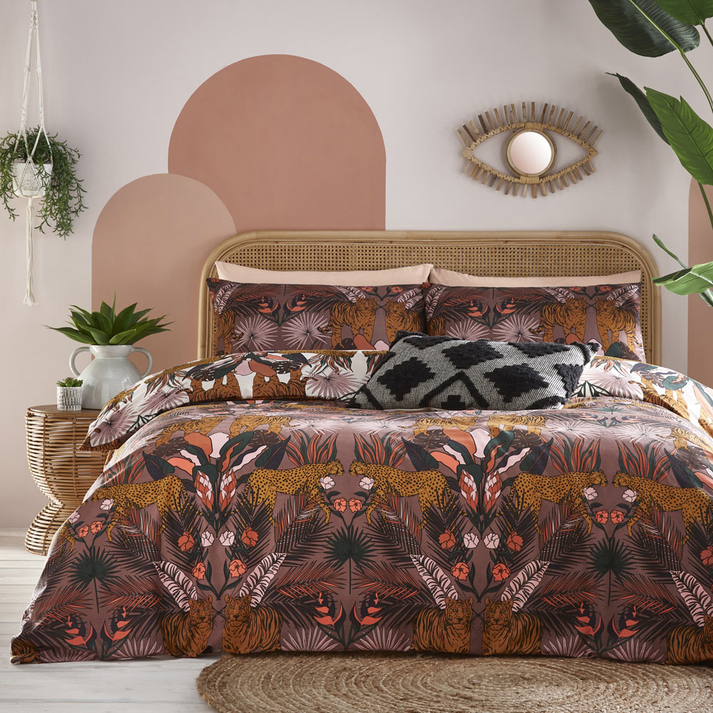 furn. Kaihalulu Double Cocoaberry Duvet Set Image 4