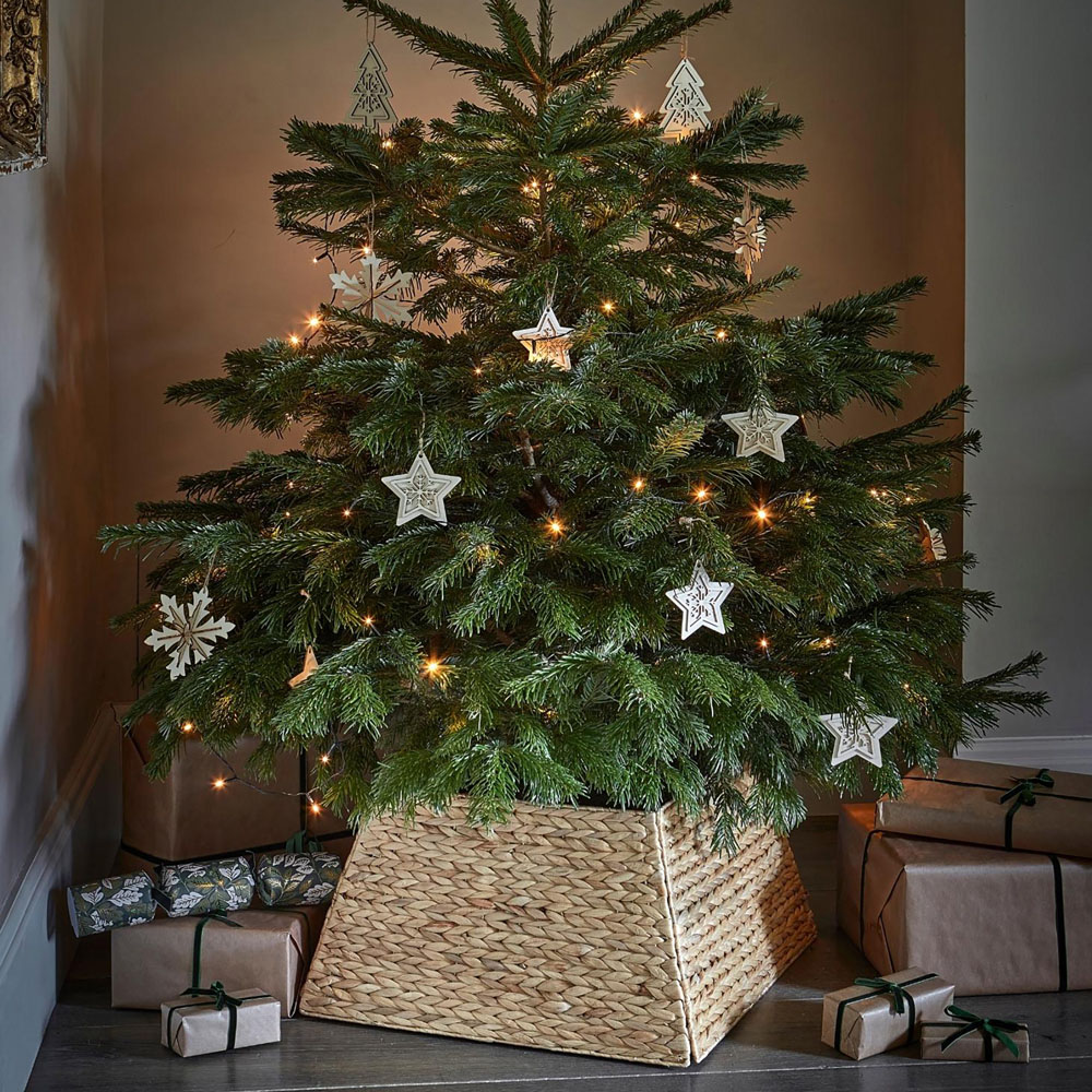 Ivyline Water Hyacinth Foldable Square Christmas Tree Skirt 60cm Image 2