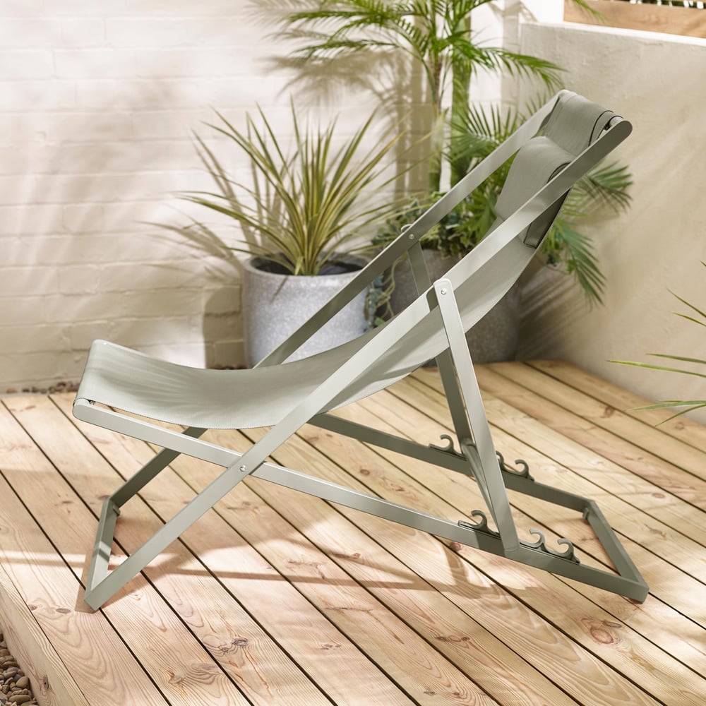 Furniturebox Cannes Set of 2 Green Metal And Textilene Deck Chair Image 5