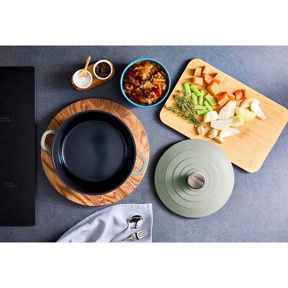 Morphy Richards 24cm 4.1L Green Cast Aluminium Casserole Dish Image 8