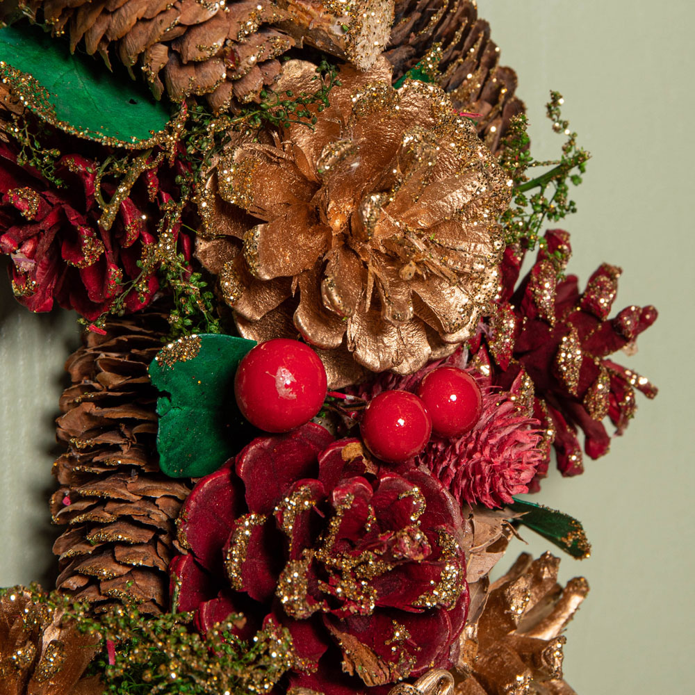 Samuel Alexander Red Wreath with Berries and Pinecones 30cm Image 5