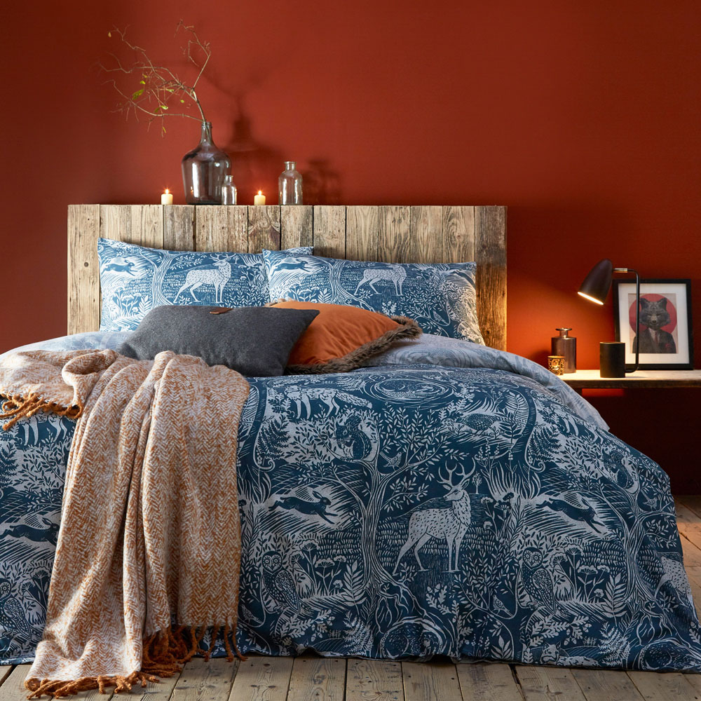 furn. Winter Woods Animal Super King Midnight Duvet Set Image 1