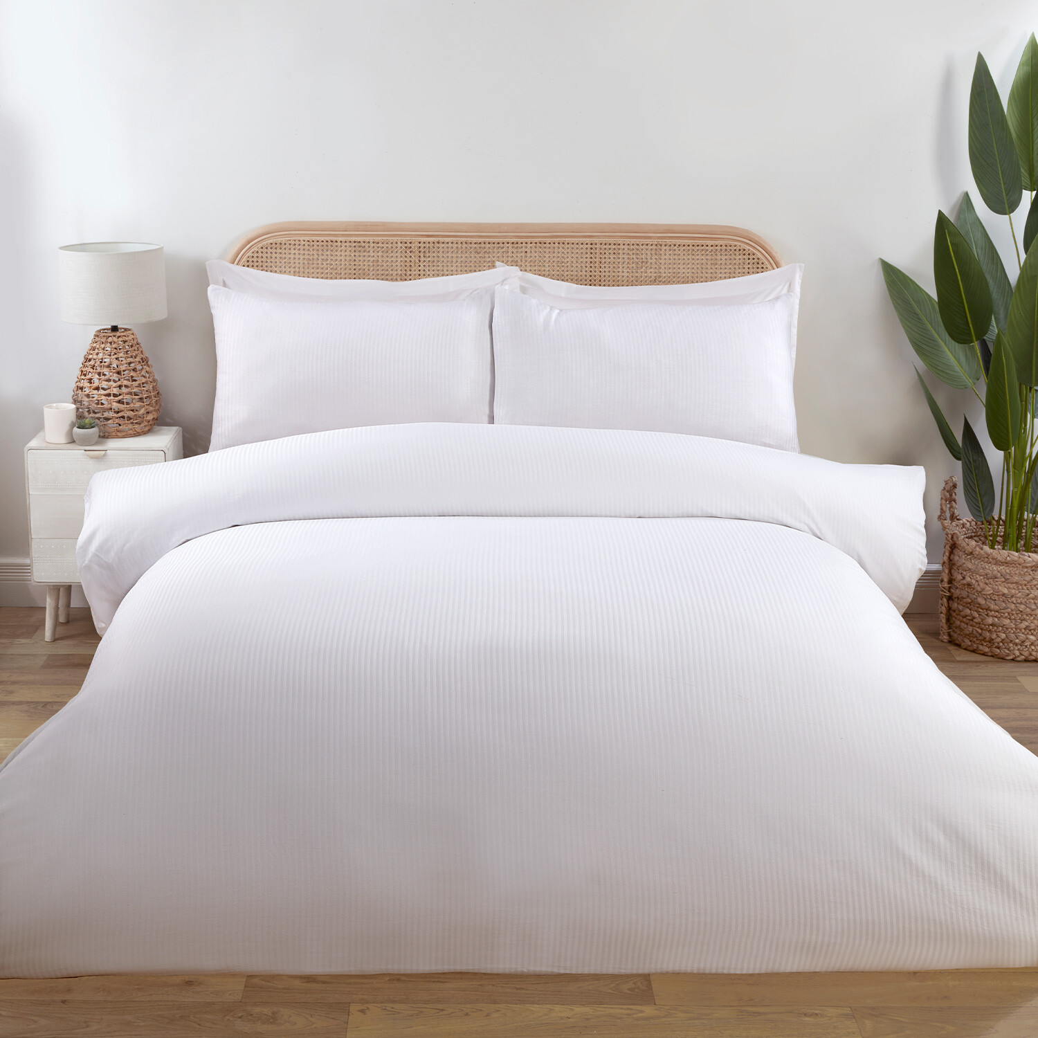 Divante Bamboo Cotton Duvet Cover and Pillowcase Set - White / Superking Image 6