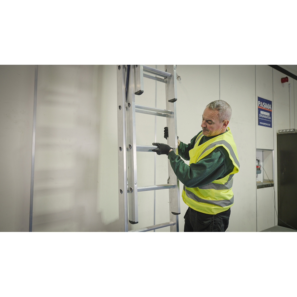 Lyte Ladders & Towers EN131-2 Professional 9 Rung Combination Ladder Image 5