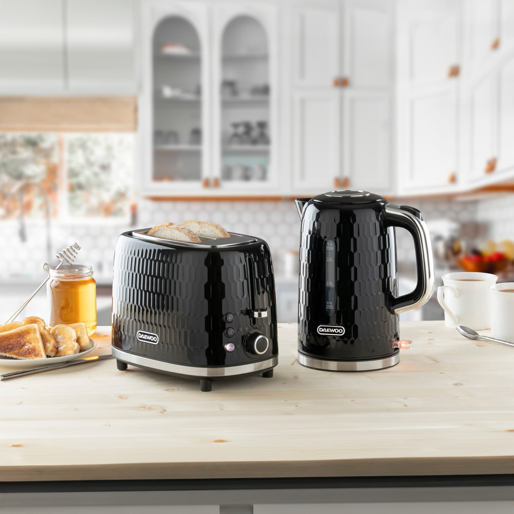Daewoo Honeycomb Black 2 Slice Toaster Image 4