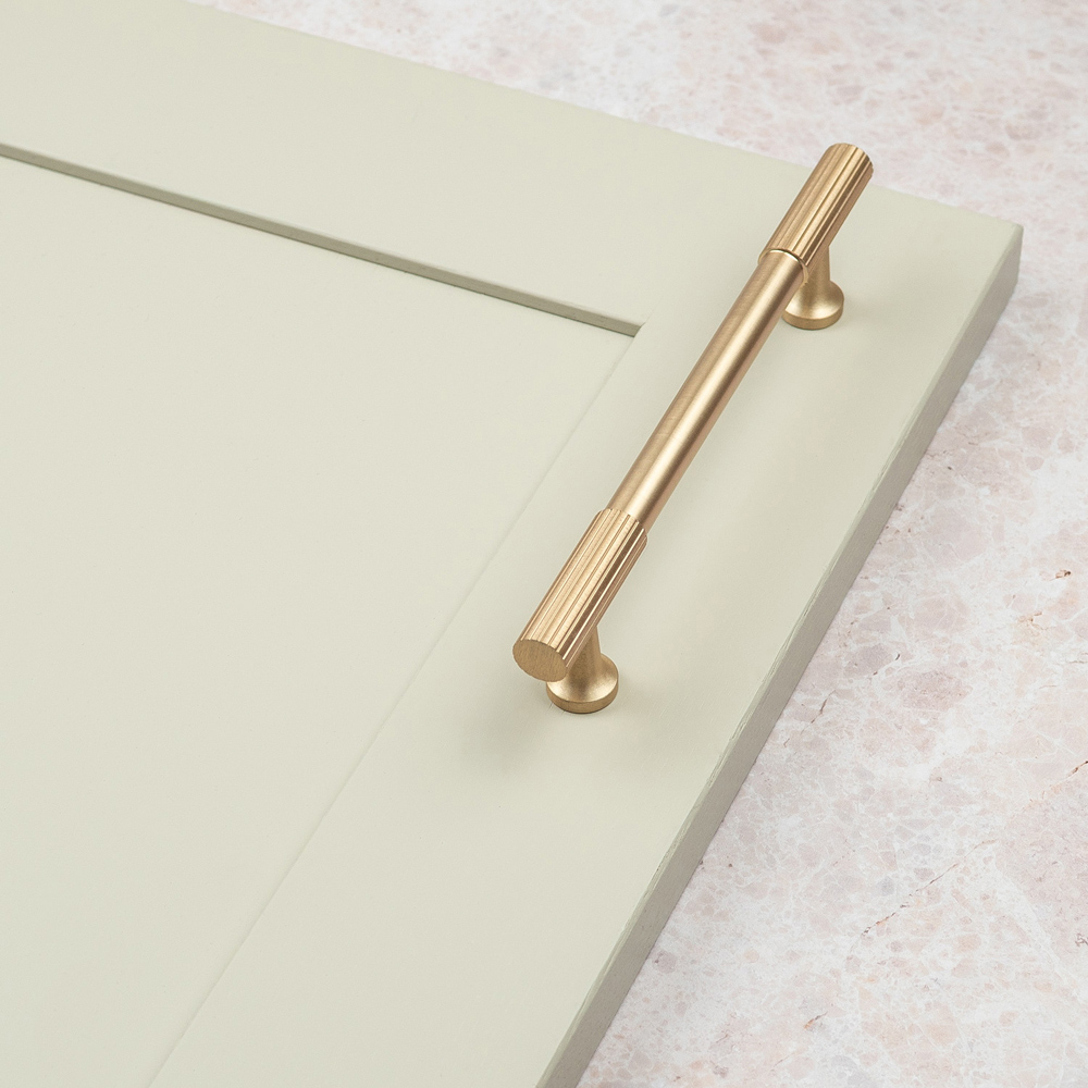 Handle & Home Brushed Brass Reeded Handle 128mm Image 3