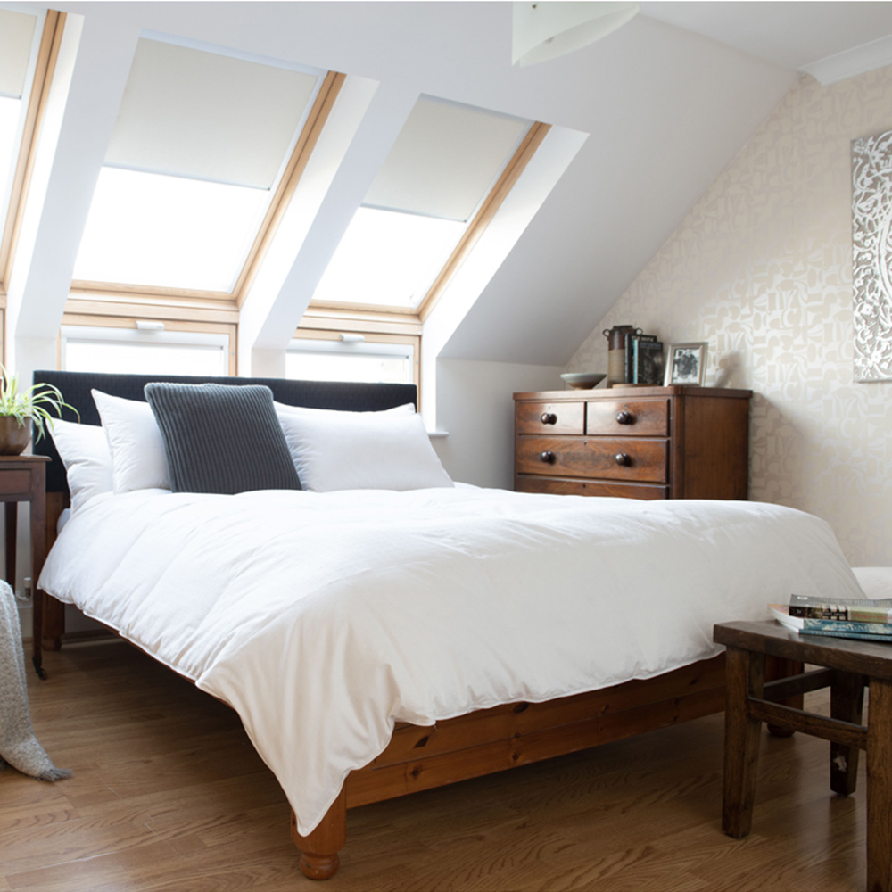 The Lyndon Company Super King Size Natural Duck Feather and Down Duvet 10.5 Tog Image 3