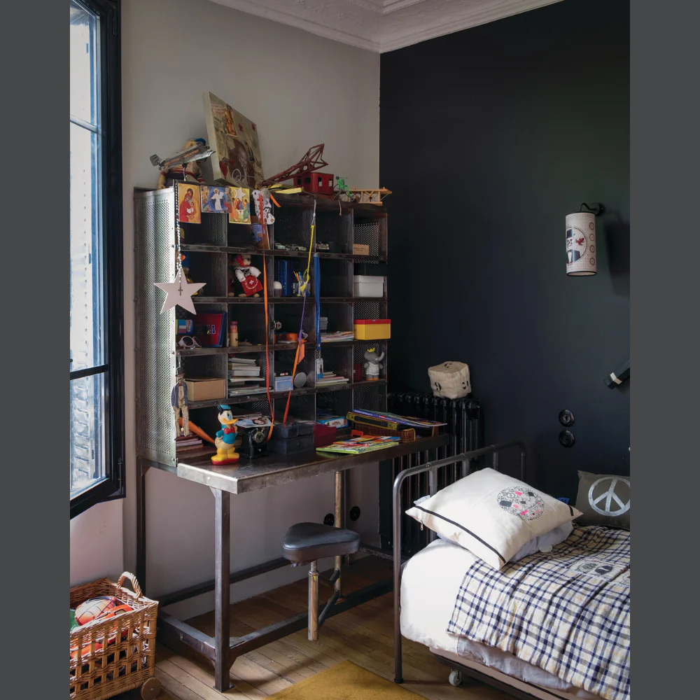 Farrow & Ball Estate Walls and Ceilings Off Black Matt Emulsion Paint 5L Image 4