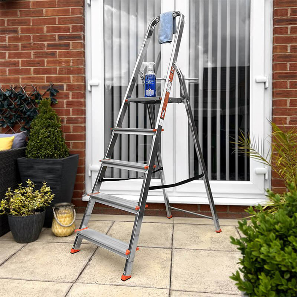 Lyte Ladders & Towers Aluminium 3 Tread Platform Step Ladder Image 2