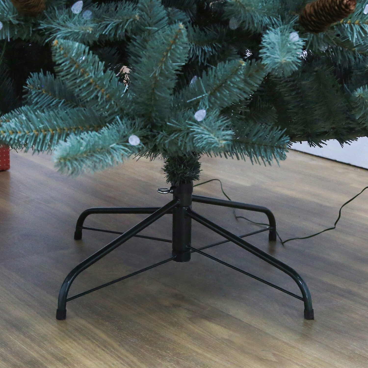 Belvedere Pre Lit Tree 6.5ft Image 6