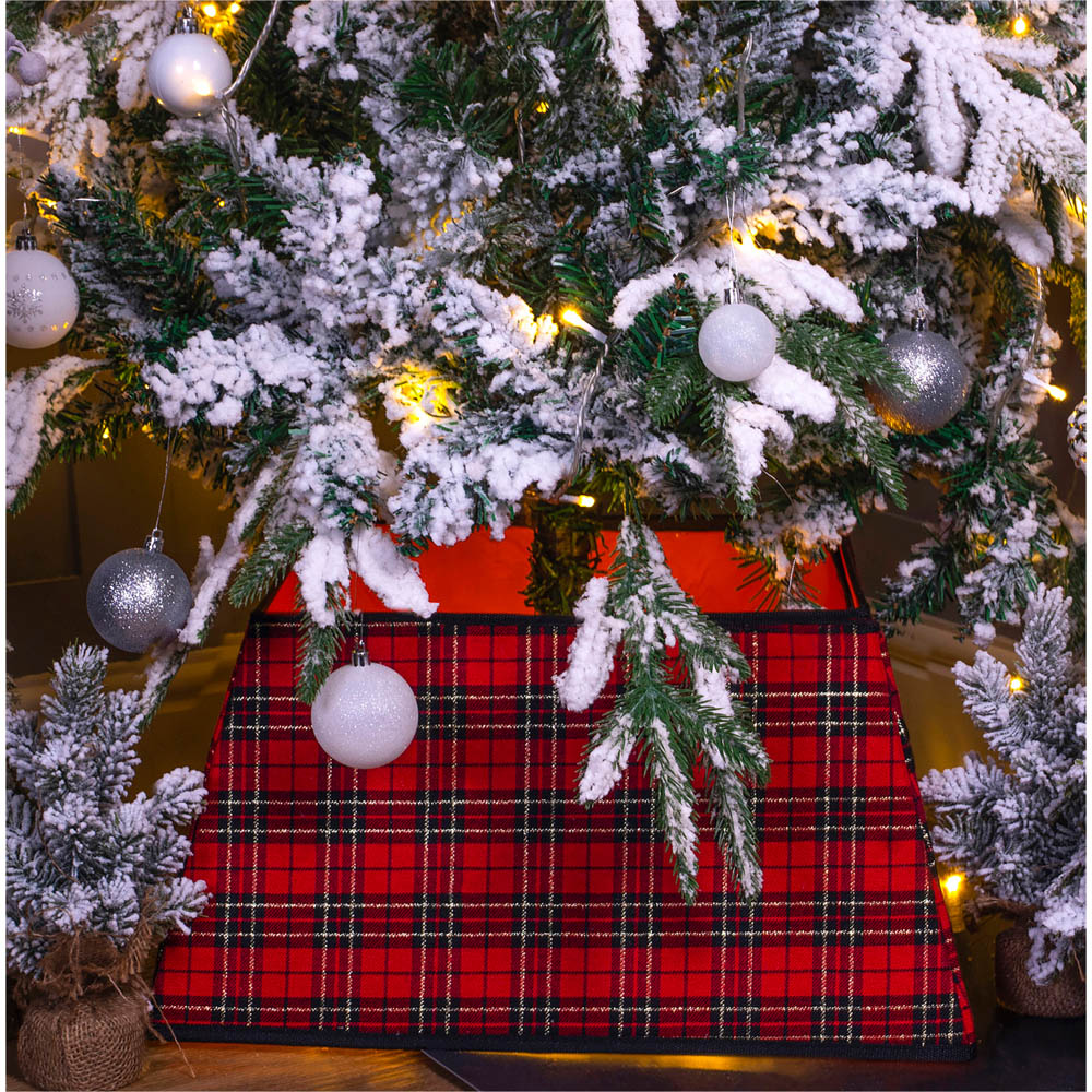 St Helens Black and Red Chequered Christmas Tree Skirt Image 2